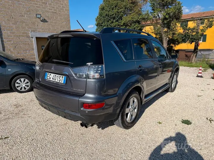 Mitsubishi Outlander 2011 photo 5