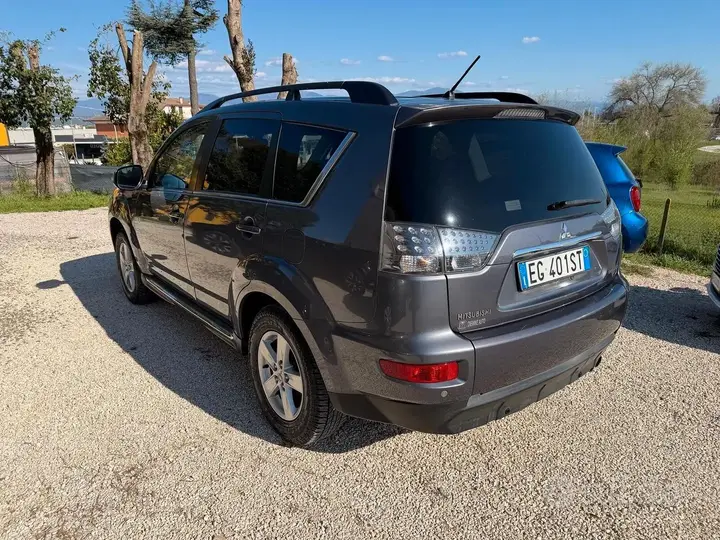 Mitsubishi Outlander 2011 photo 3