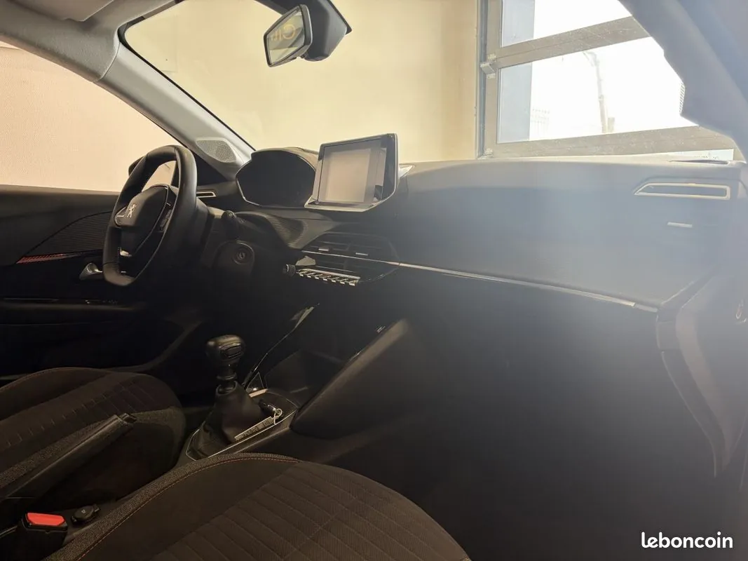 Peugeot 208 2020 photo 3