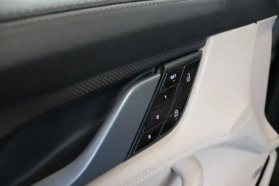 Porsche Taycan Turbo S 2020 photo 4