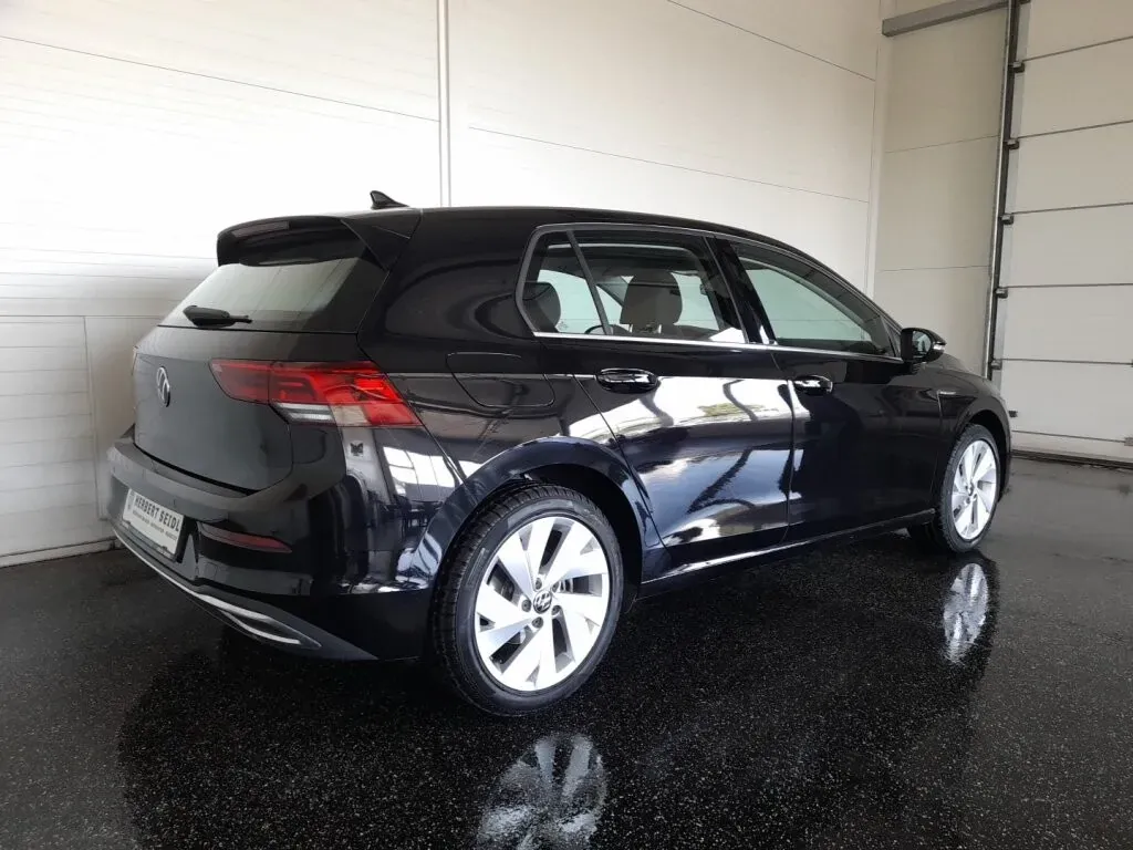 Volkswagen Golf 2022 photo 2