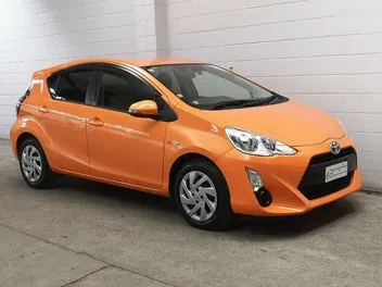 Toyota Aqua 2015 photo 2