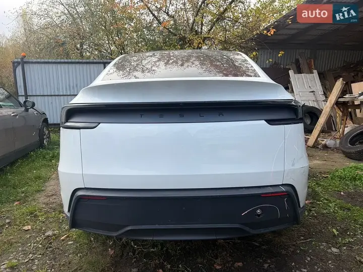 Tesla Model Y 2026 photo 3