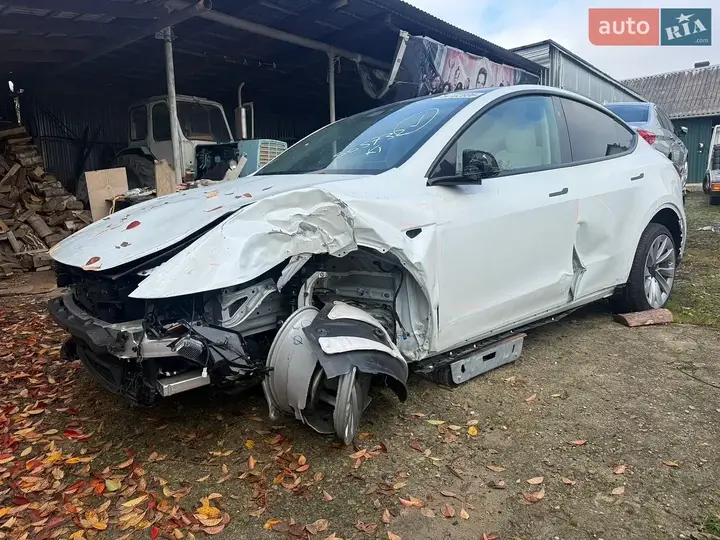 Tesla Model Y 2026 photo 5