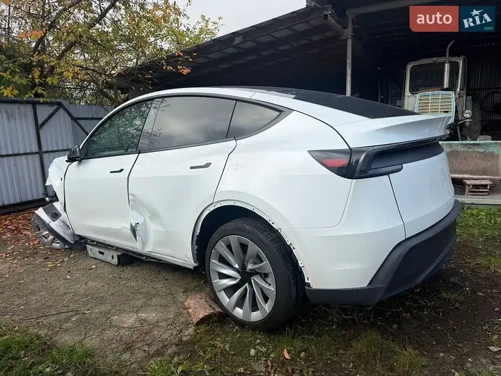 Tesla Model Y 2026 photo 4