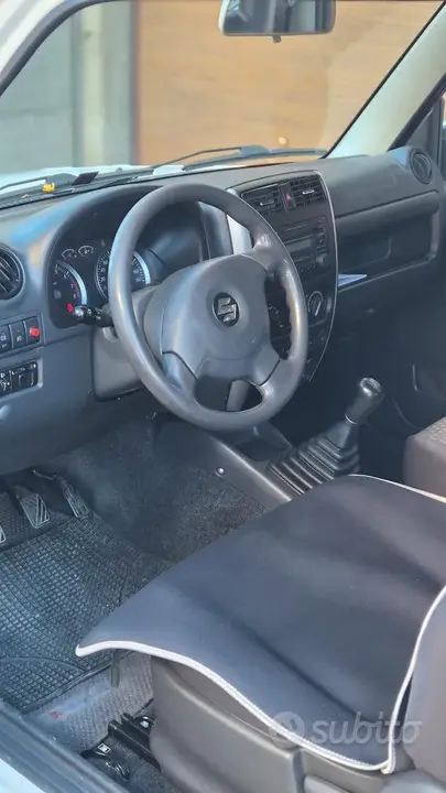 Suzuki Jimny 2011 photo 5