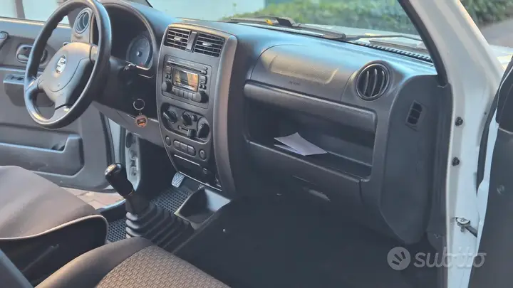 Suzuki Jimny 2011 photo 4
