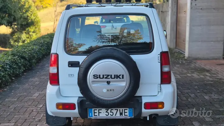 Suzuki Jimny 2011 photo 2