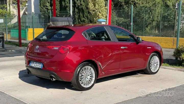 Alfa Romeo Giulietta 2012 photo 4
