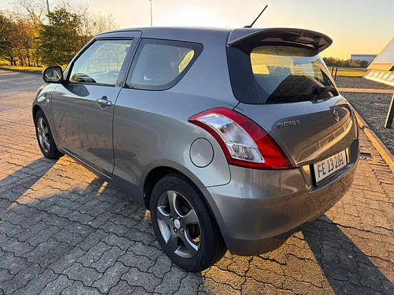 Suzuki Swift 2012 photo 4