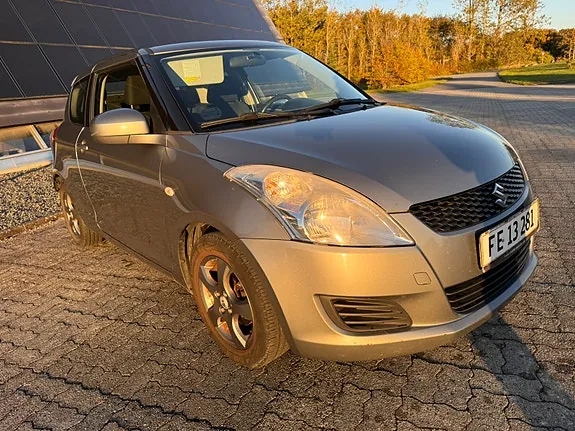 Suzuki Swift 2012 photo 2