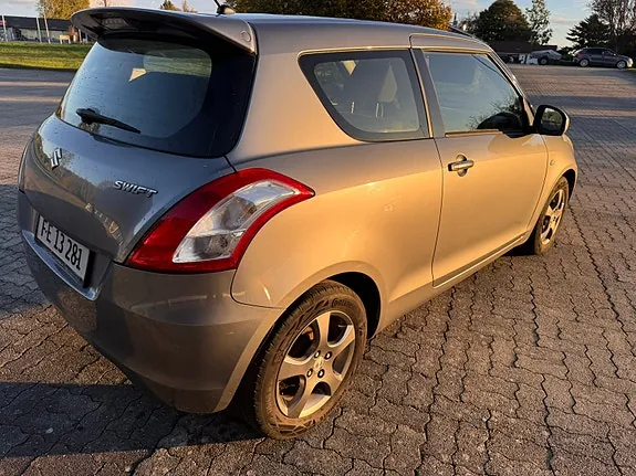 Suzuki Swift 2012 photo 3