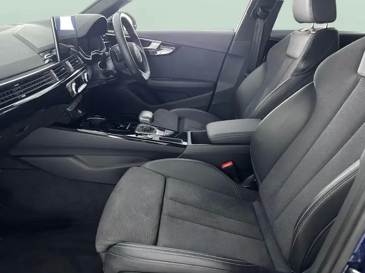 Audi A4 2023 photo 4