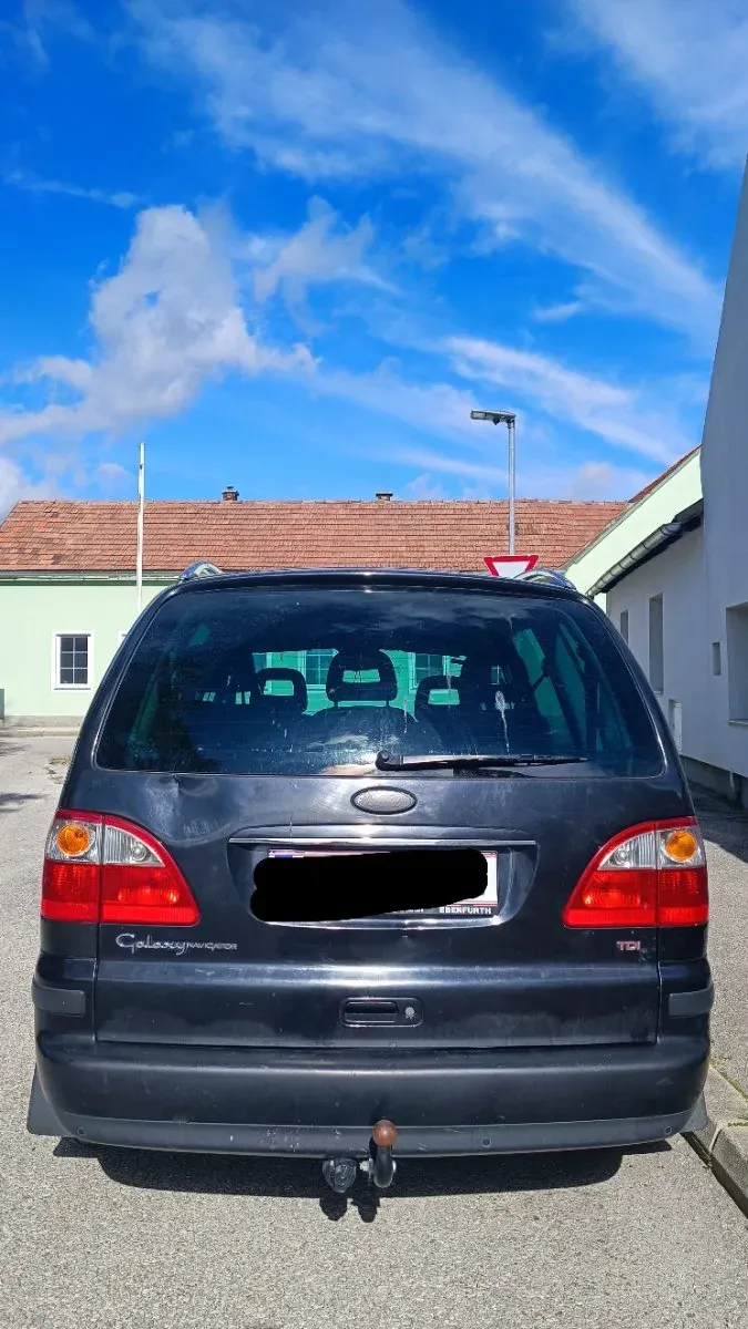 Ford Galaxy 2004 photo 3
