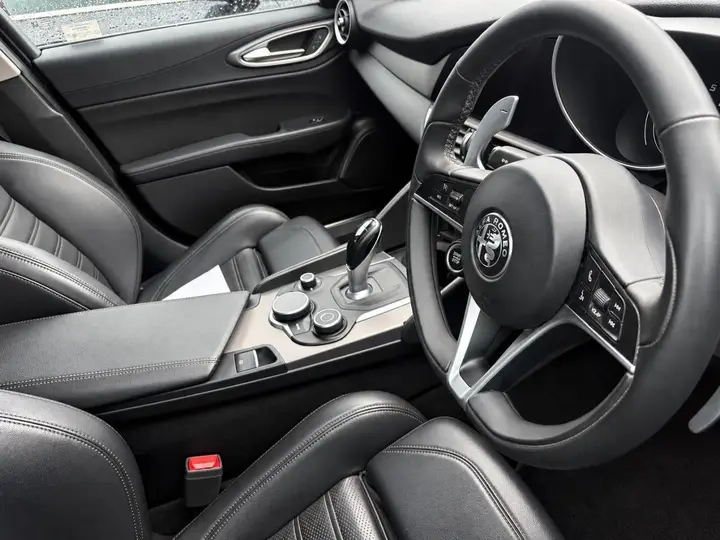 Alfa Romeo Giulia 2019 photo 2