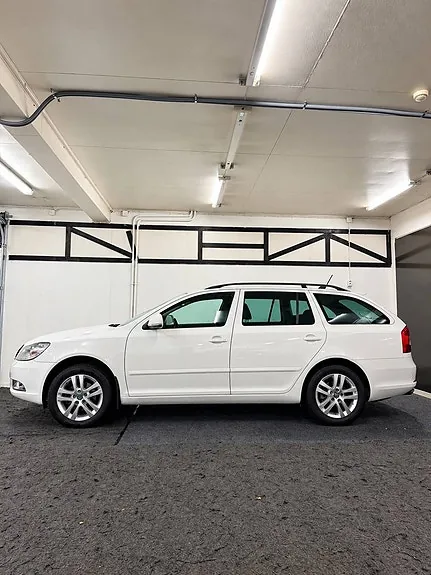 Skoda Octavia 2012 photo 2