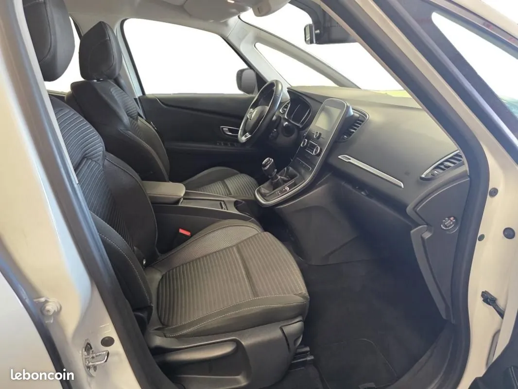 Renault Scenic 2017 photo 4