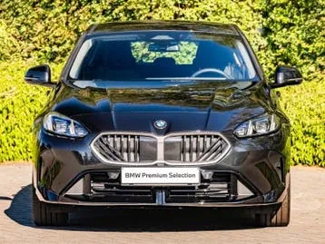 BMW 1 Series 2025 photo 2