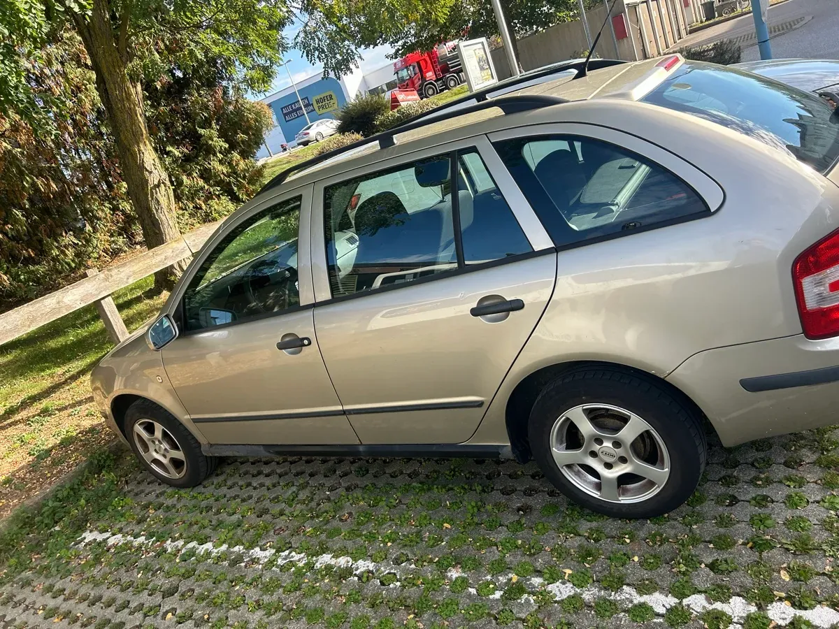 Skoda Fabia 2005 photo 2