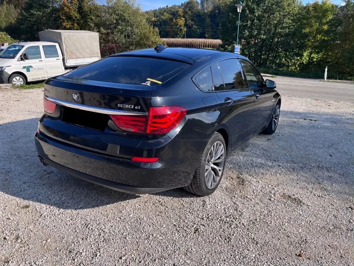 BMW 5 Series 2010 photo 3