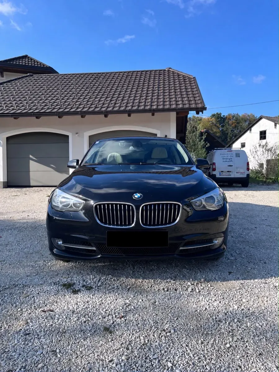 BMW 5 Series 2010 photo 2
