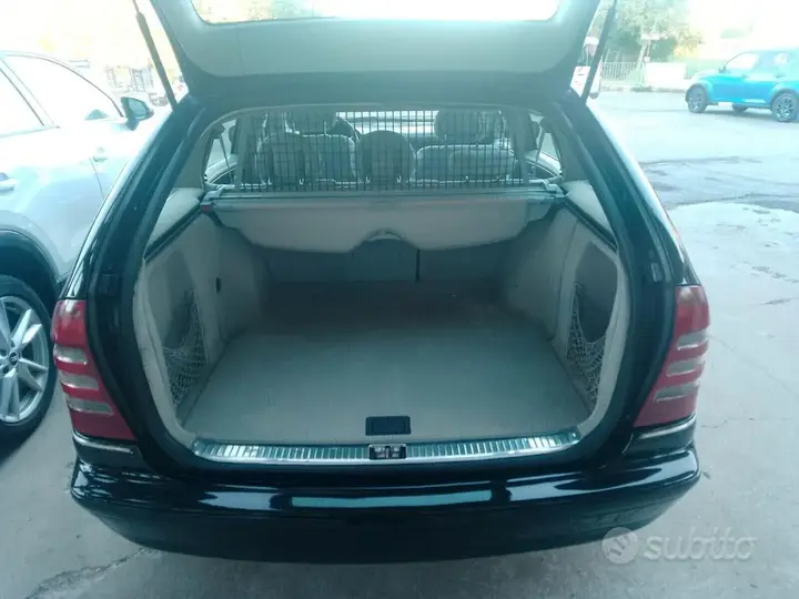 Mercedes-Benz C 220 2004 photo 4