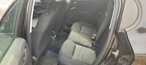 Peugeot 208 2015 photo 5