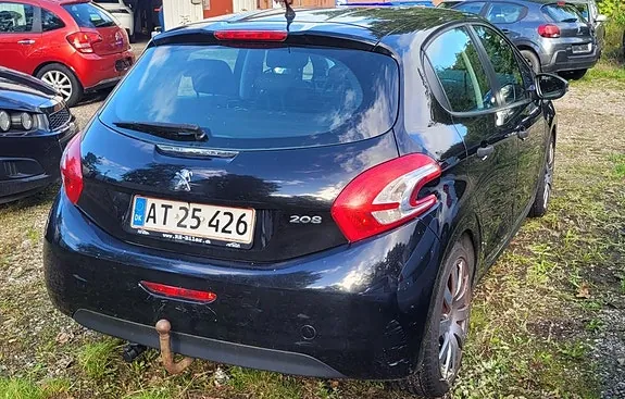Peugeot 208 2015 photo 3