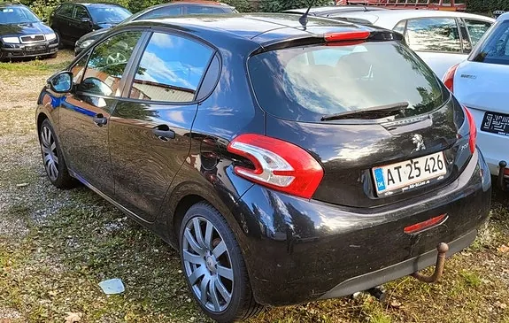 Peugeot 208 2015 photo 2