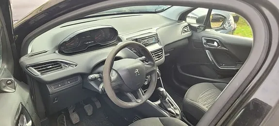Peugeot 208 2015 photo 4