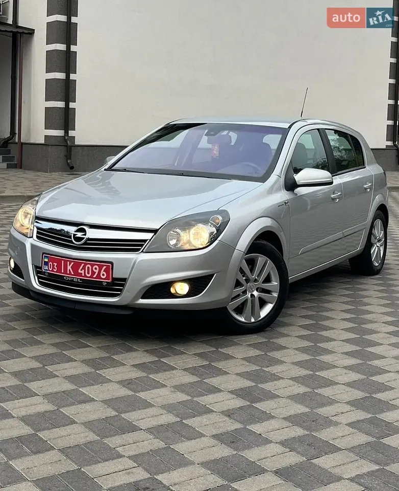 Opel Astra 2009 photo 2