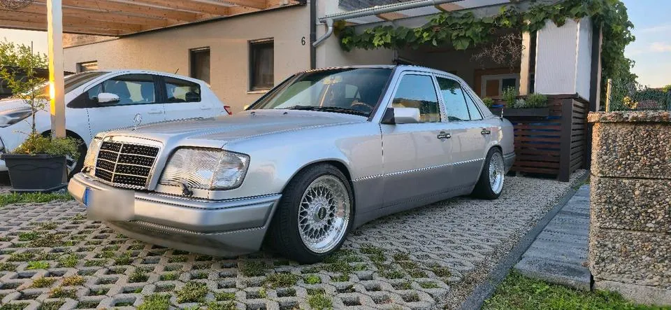 Mercedes-Benz W124