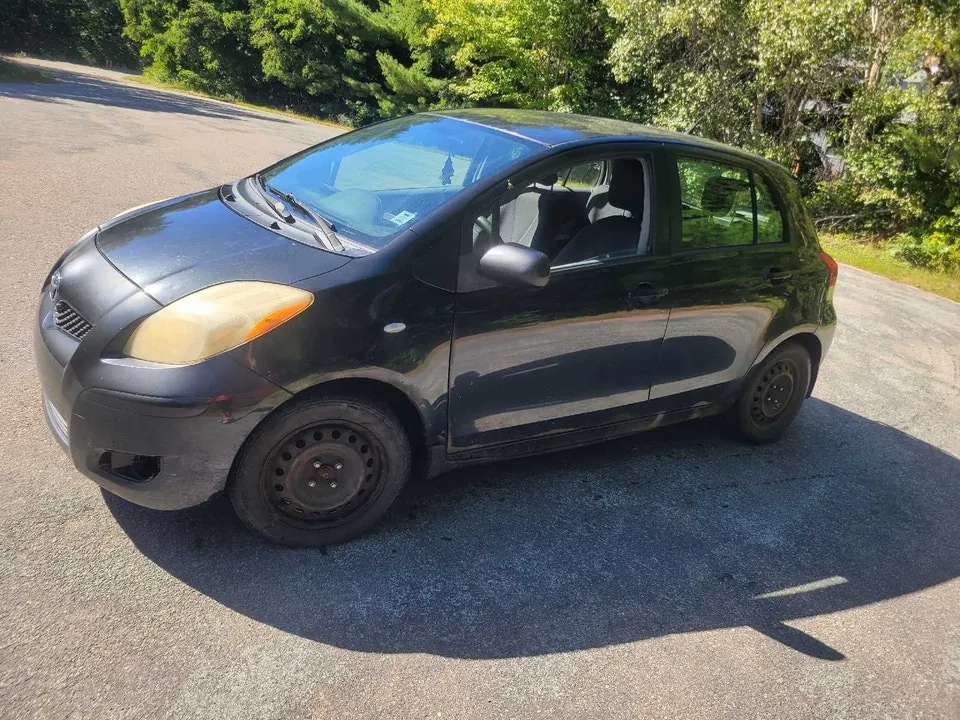 Toyota Yaris 2010 photo 3