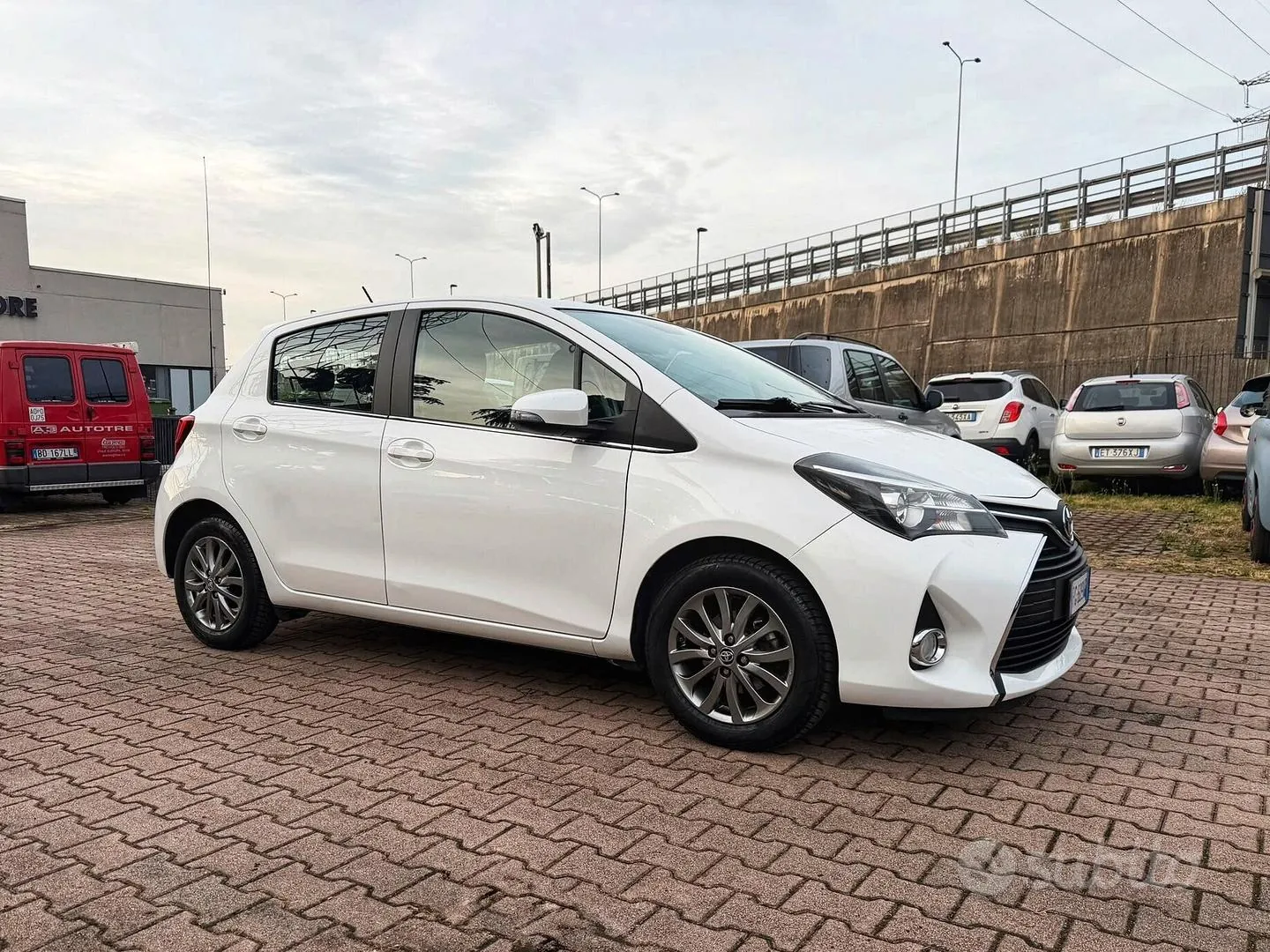 Toyota Yaris 2017 photo 3