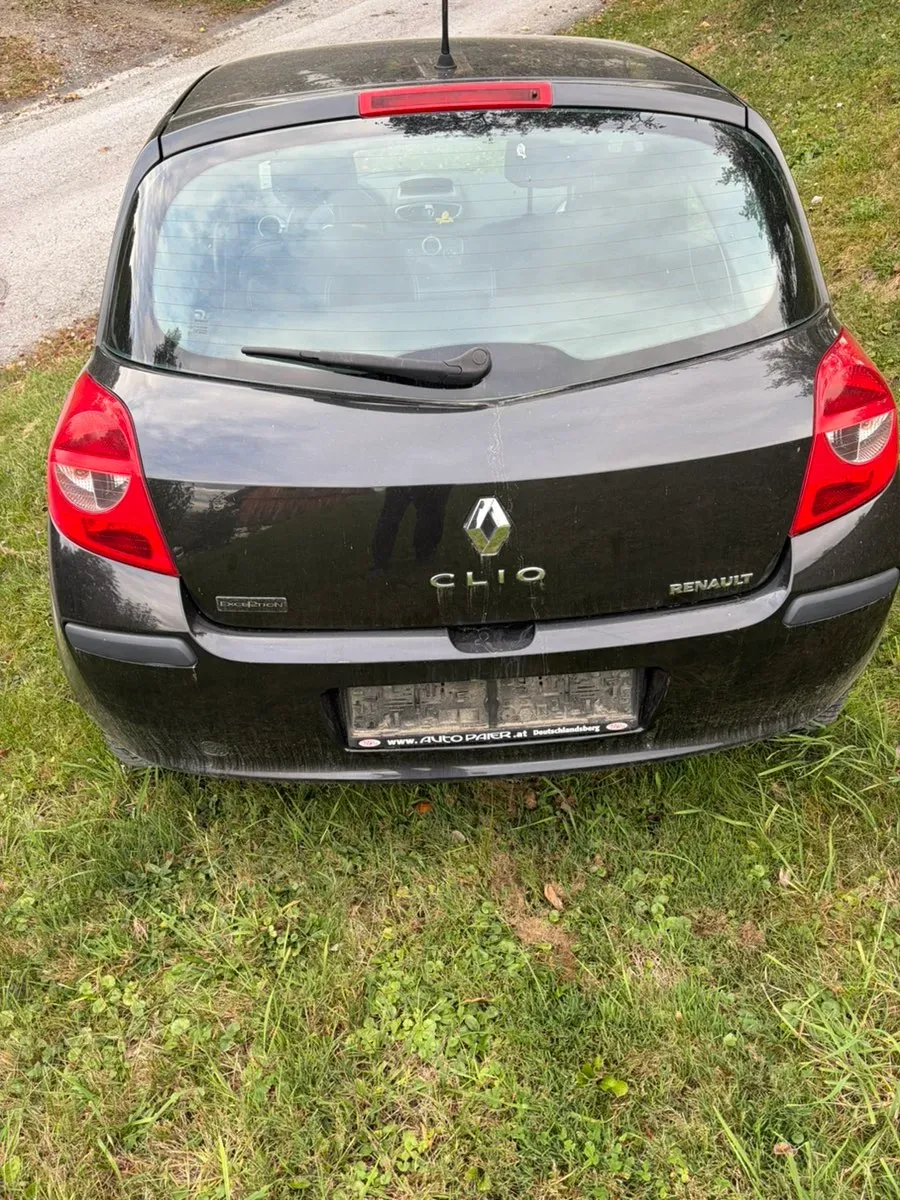 Renault Clio 2006 photo 2