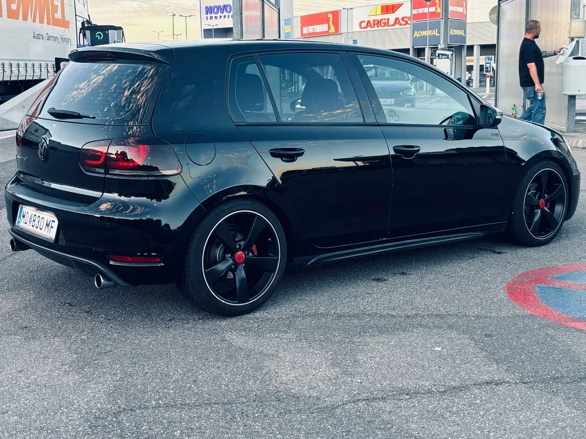 Volkswagen Golf 2009 photo 2