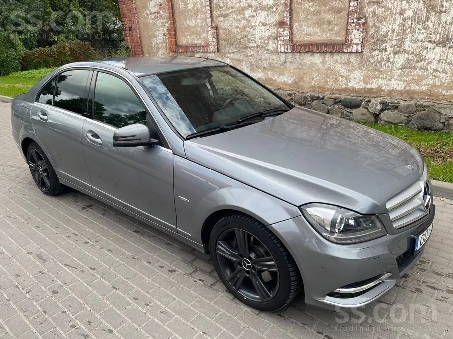 Mercedes-Benz C300 2012 photo 4