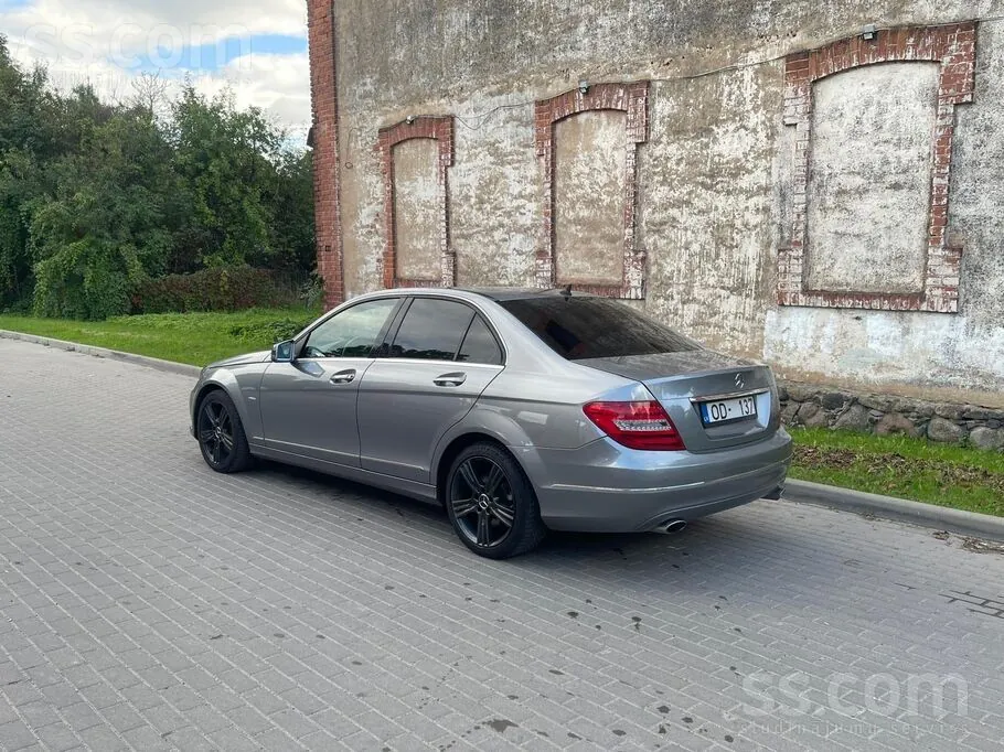 Mercedes-Benz C300 2012 photo 2
