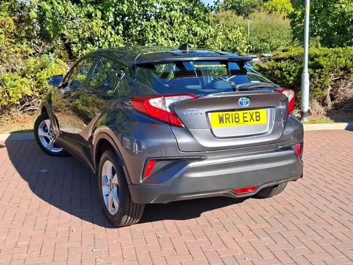 Toyota C-Hr 2018 photo 2