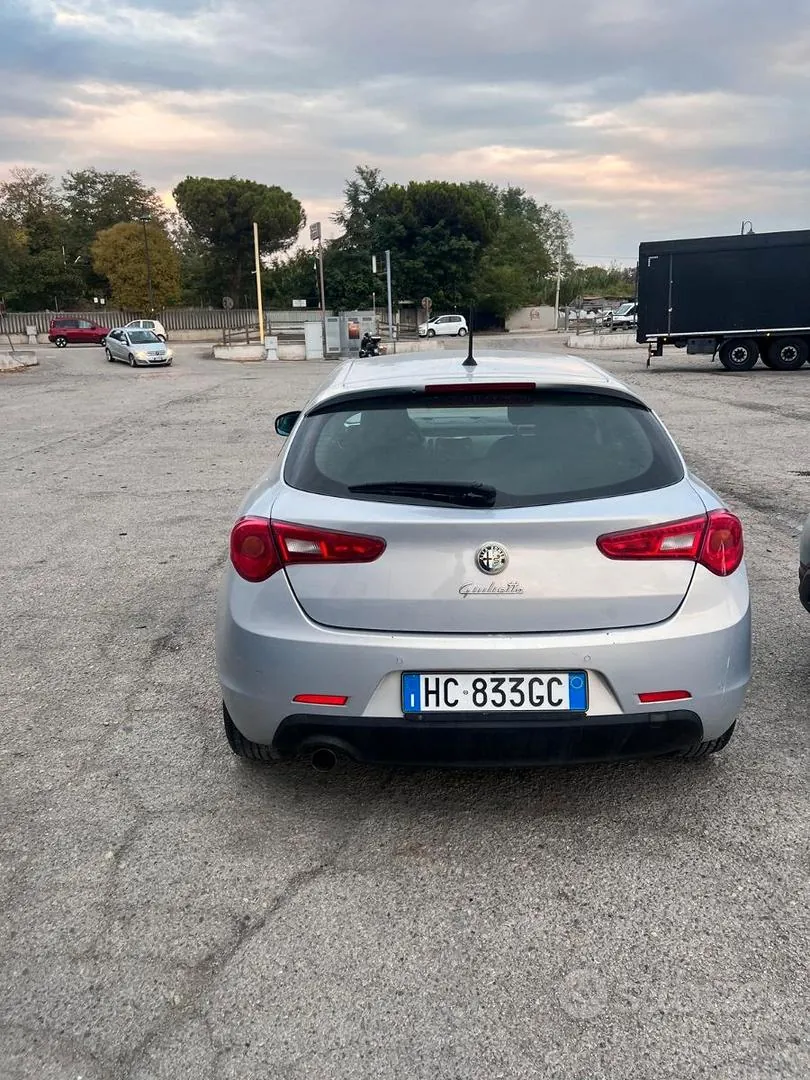 Alfa Romeo Giulietta 2013 photo 3