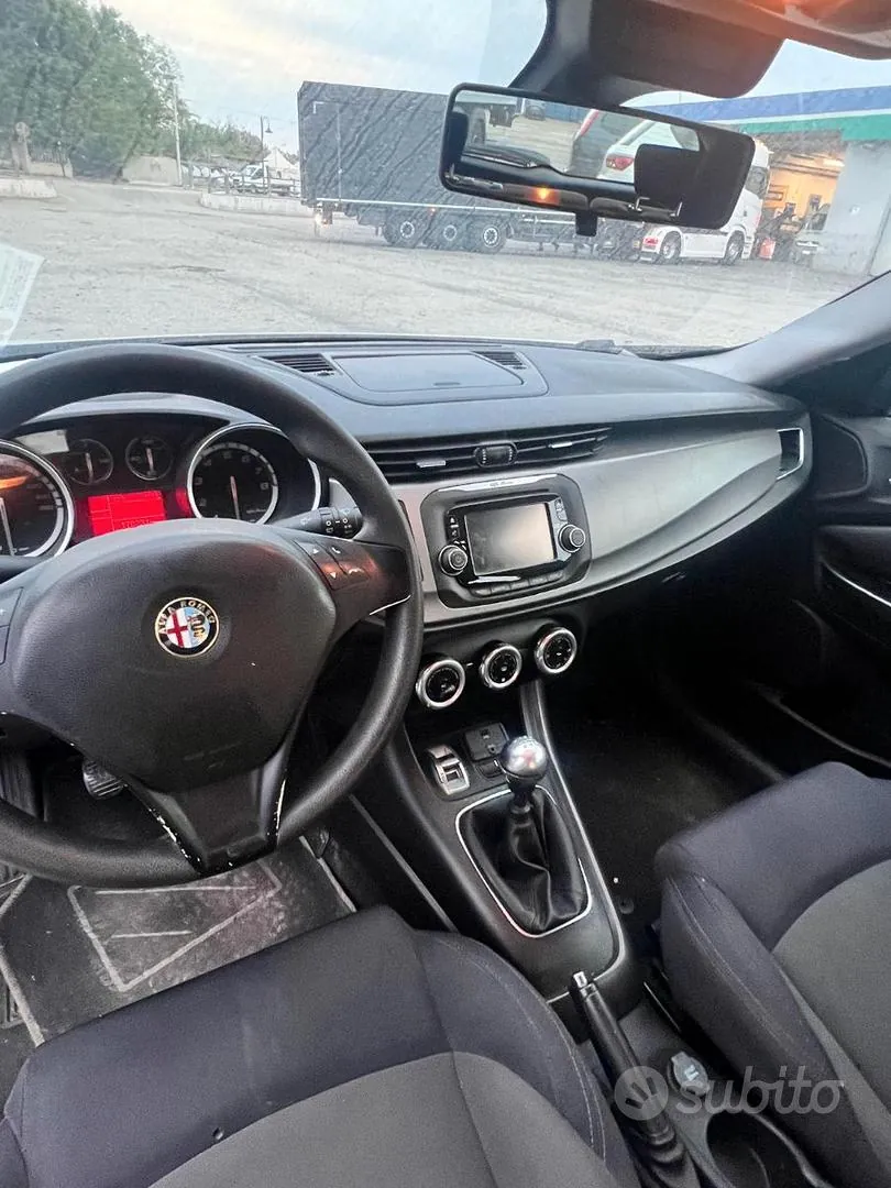 Alfa Romeo Giulietta 2013 photo 4