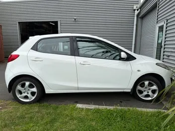Mazda 2 2014 photo 2