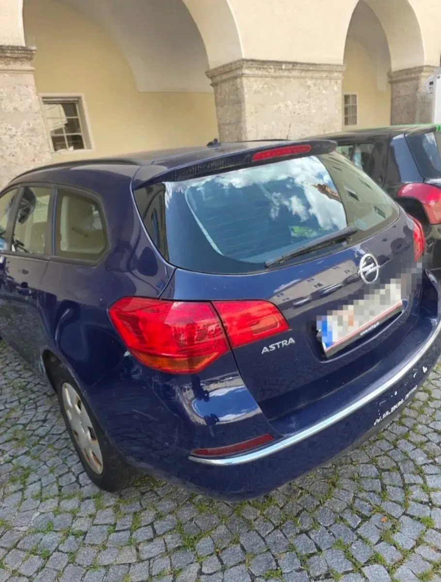 Opel Astra 2014 photo 2
