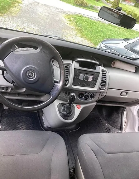 Opel Vivaro 2010 photo 2