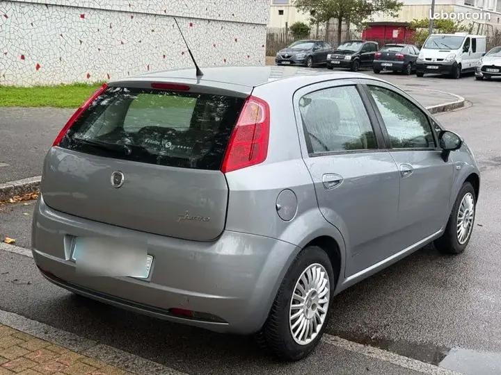 Fiat Grande Punto 2007 photo 2