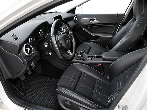 Mercedes-Benz A180 2016 photo 4