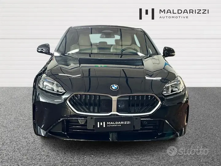 BMW 118D 2025 photo 2