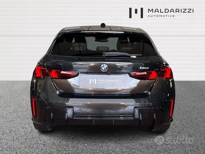 BMW 118D 2025 photo 3