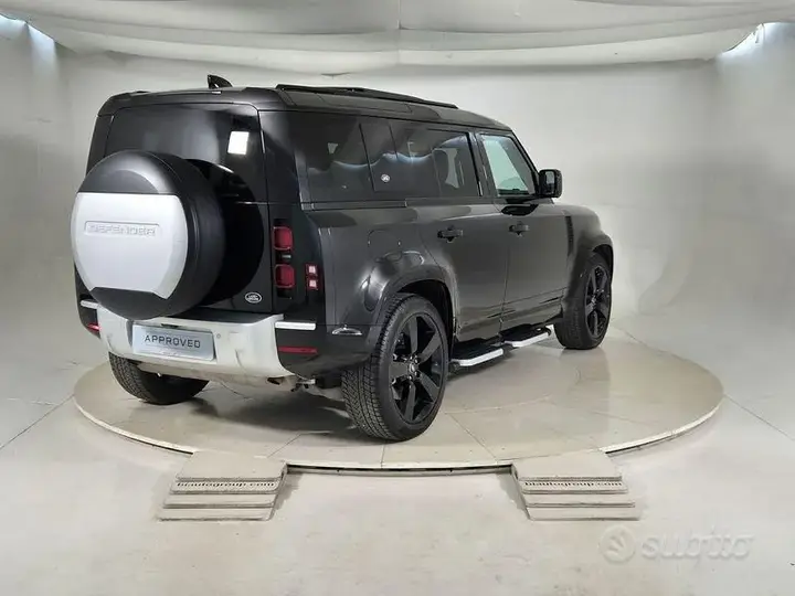 Land Rover Defender 2022 photo 2