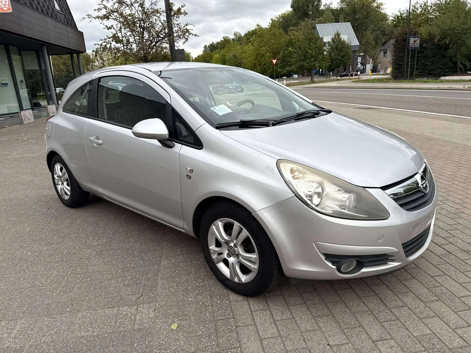 Opel Corsa 2011 photo 2